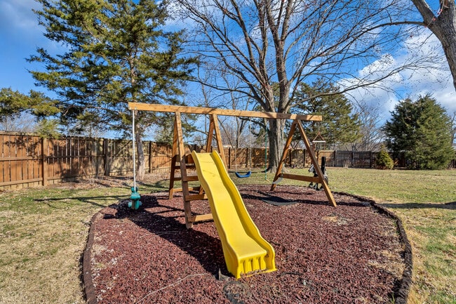 Building Photo - 10 Apple Tree Ct