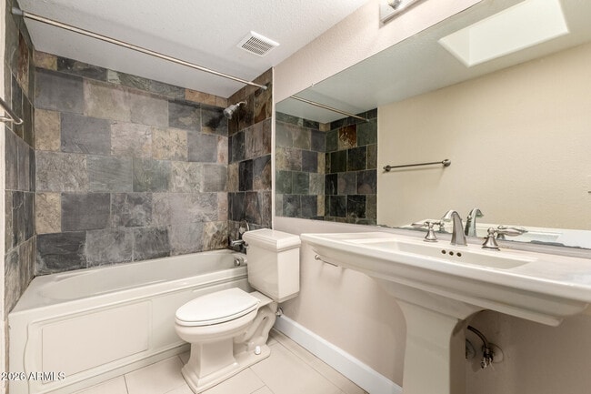 Building Photo - 1317 E Marny Rd