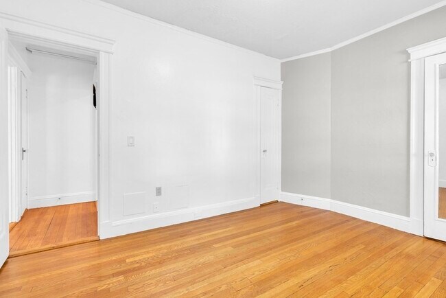 Building Photo - 122 Riverway