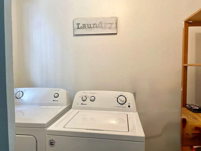 Building Photo - Charming Downtown Los Gatos – Remodeled 1 BR with Private Yard!