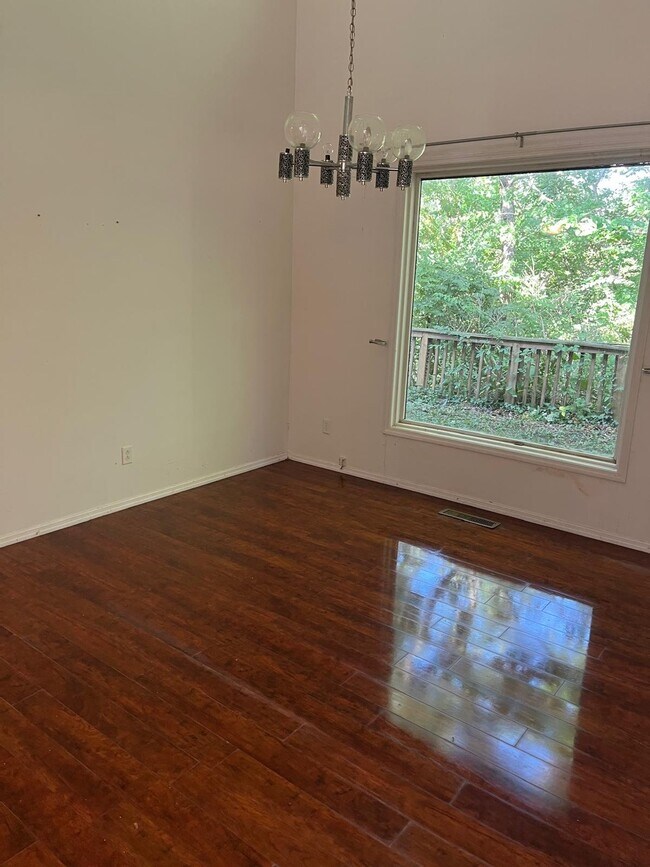 Building Photo - 2320 N Kenwood Ct