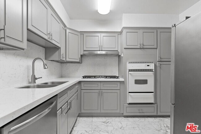 Building Photo - 9950 Durant Dr