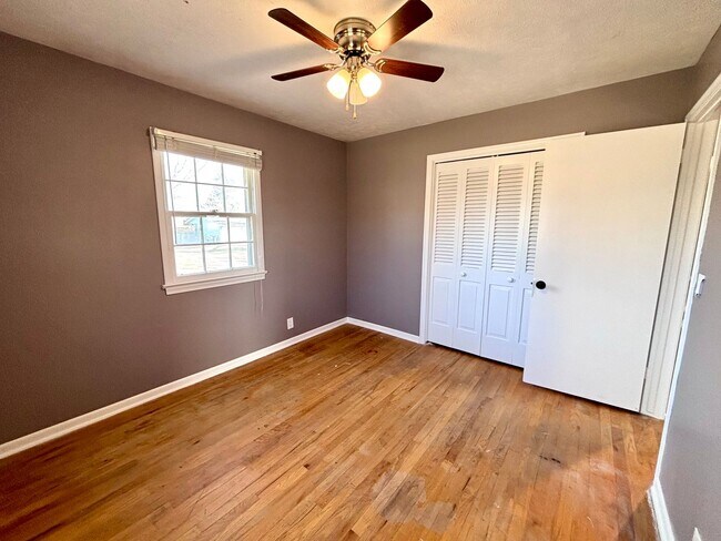 Building Photo - 2524 S 123rd Ave