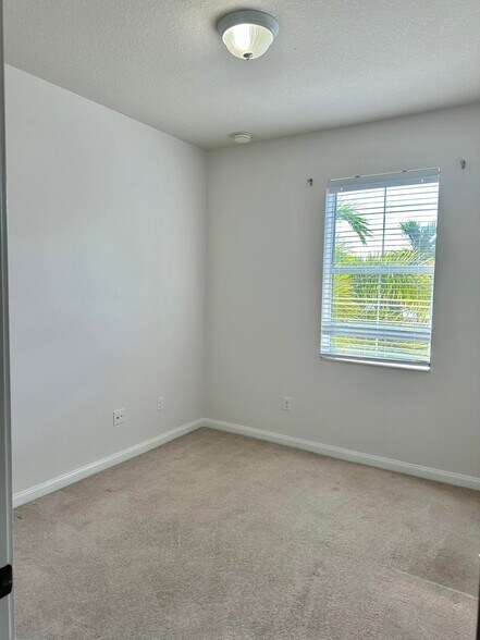 Building Photo - 1454 S Jeaga Dr