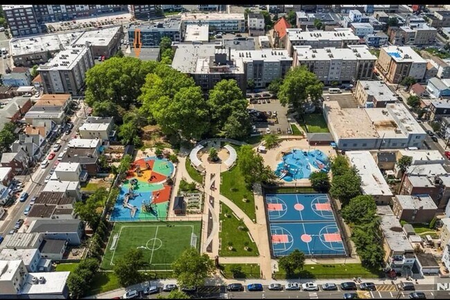 Building Photo - 5711 Jefferson St