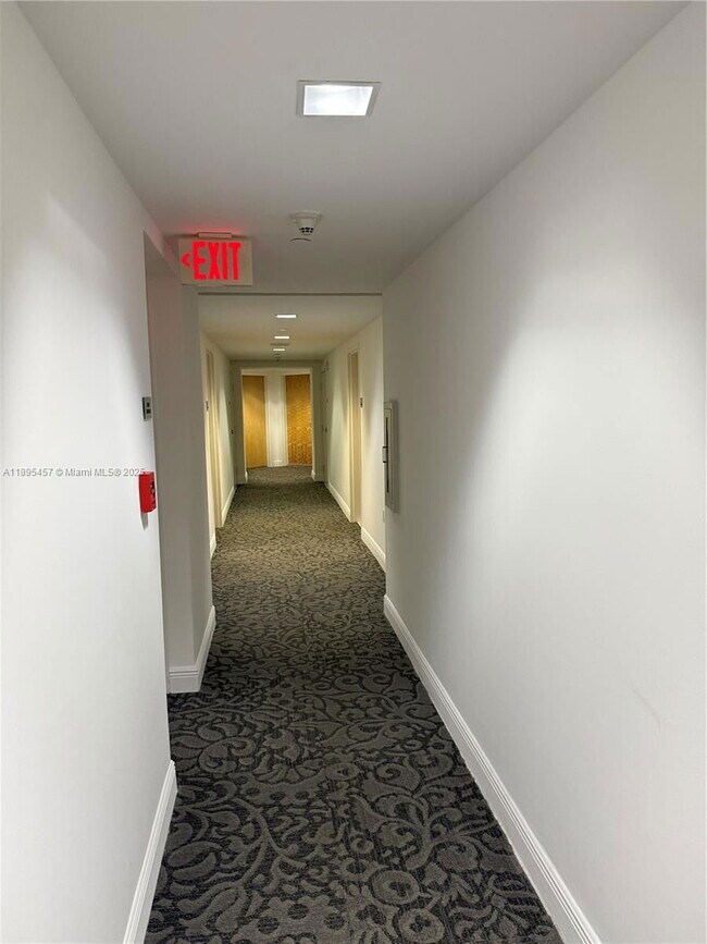 Building Photo - 350 S Miami Ave