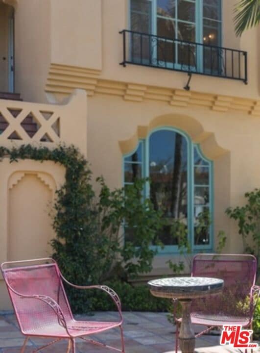 Building Photo - 1122 S Hayworth Ave