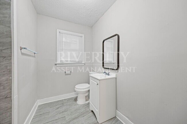 Building Photo - 1646 Harmen St