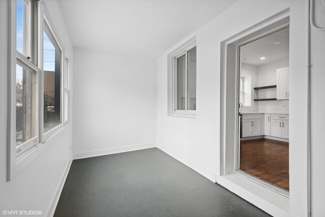 Building Photo - 2229 W Augusta Blvd