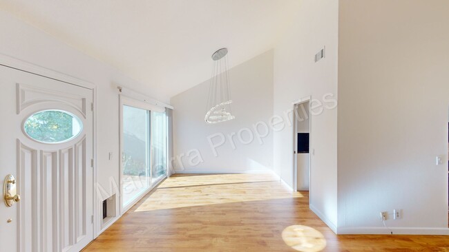 Building Photo - Beautiful 2 Bed/2 Bath Home in Irvine