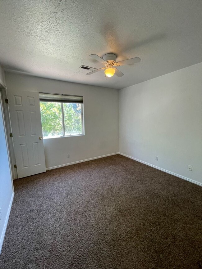 Building Photo - Charming 2 Bedroom Home in Prime Location Near Schools & Shopping