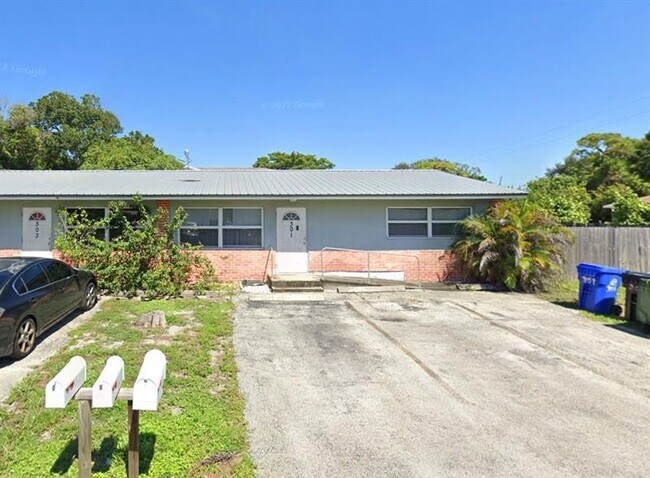 Primary Photo - 301 NW 8th St