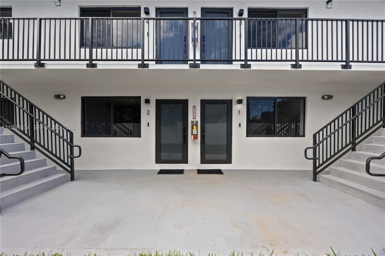 Building Photo - 630 NE 166th St