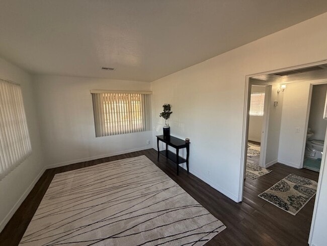 Building Photo - Location!! Awesome 1 bed 1 bath in Historic Glendale