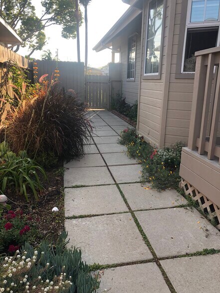 Building Photo - 2208 Gramercy Ave