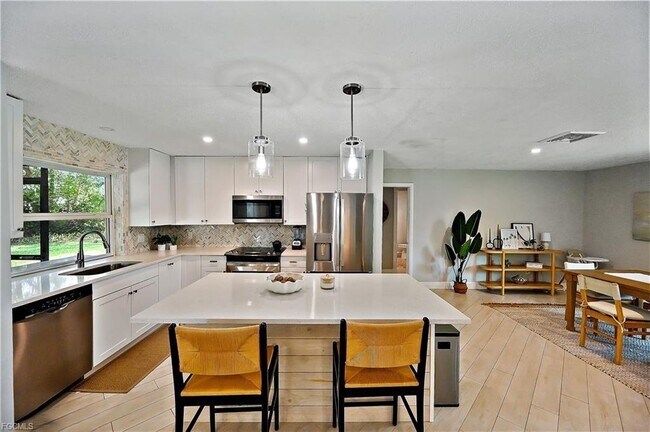 Building Photo - 404 Marathon Ct