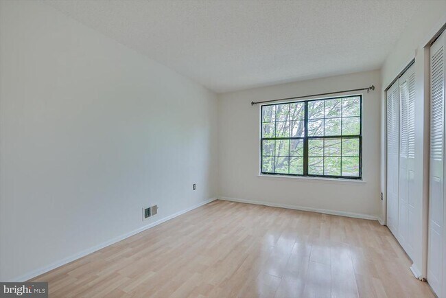 Building Photo - 64 Taylor Dr