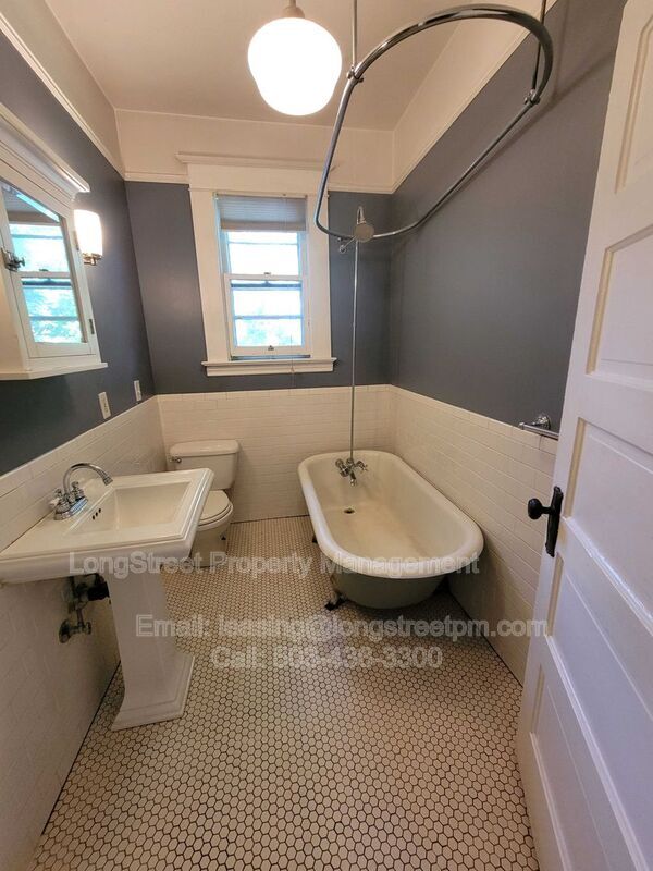 Building Photo - 3816 N Borthwick Ave