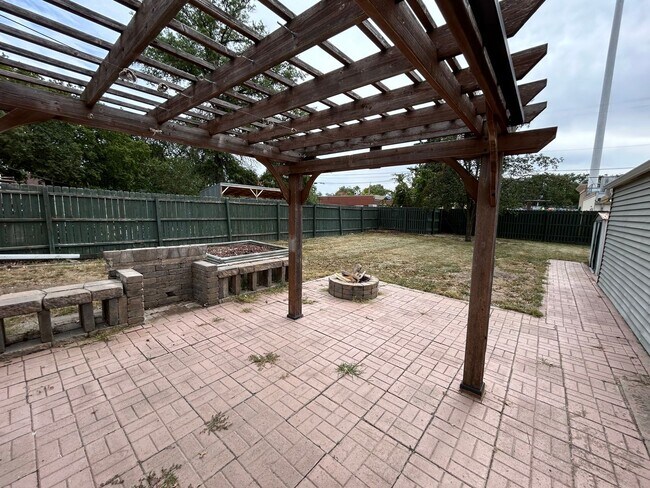 Building Photo - 6 month lease-3335 P Street-3bed/2bath