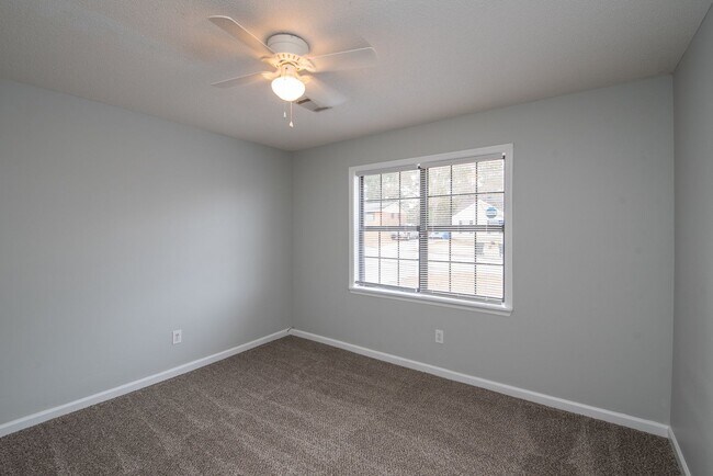 Building Photo - Updated 3 BR/2 BA - 10 Minutes From Gate 5 @ Ft. Gordon