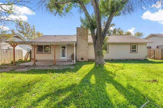 Building Photo - 3810 Hillside Dr