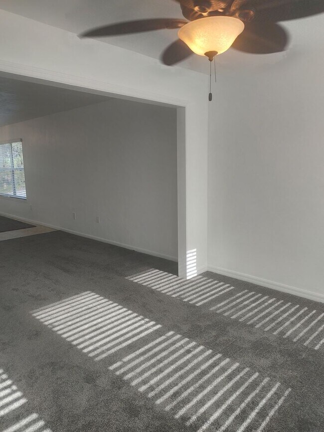 Building Photo - 12201 Sandalwood Dr