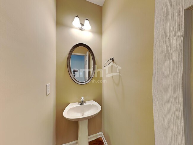 Building Photo - 6165 Ambercrest Ct