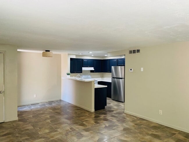 Building Photo - 586