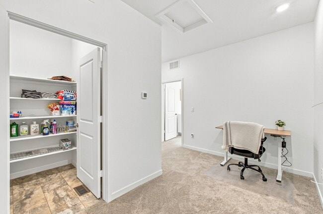 Building Photo - 8953 Whiteclover St