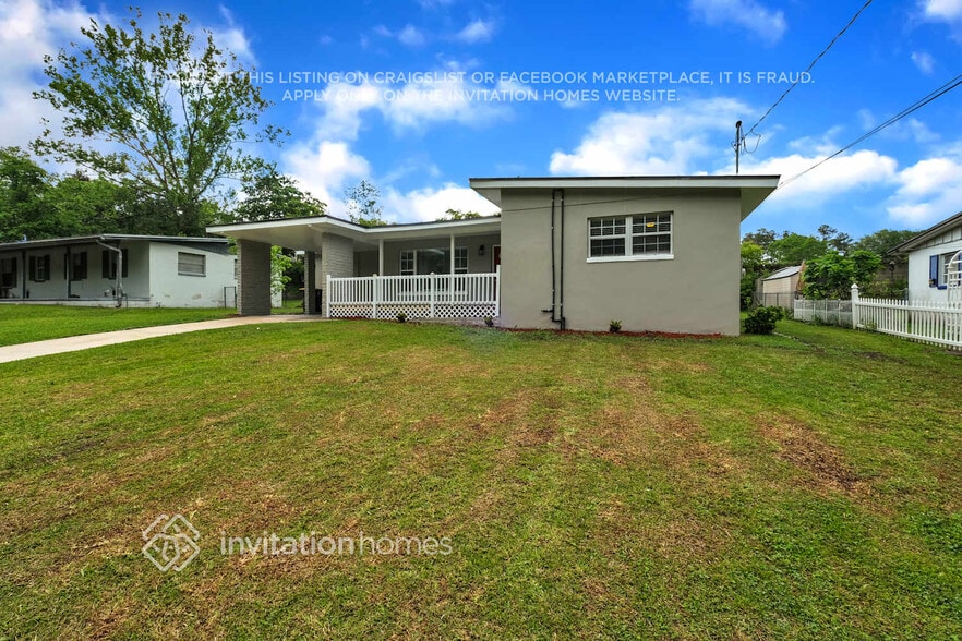 Building Photo - 8061 Delaroche Dr