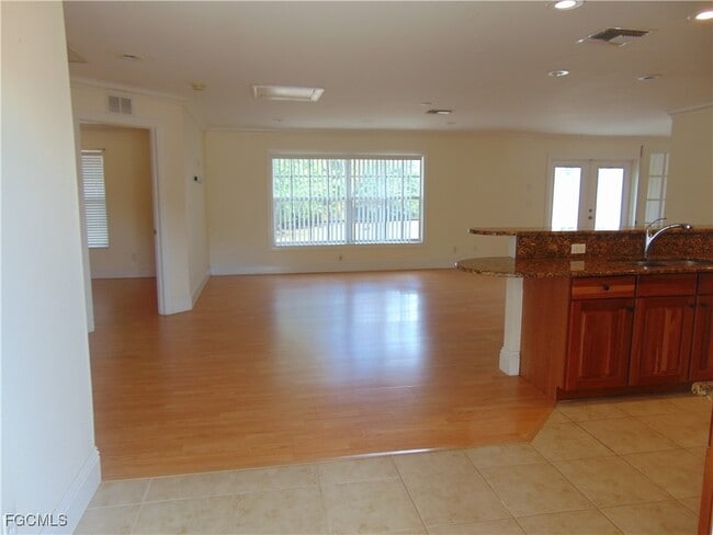 Building Photo - 713 Caloosa Estates Dr