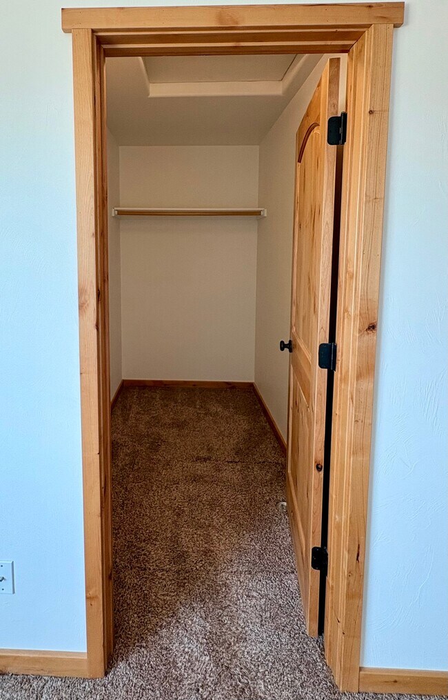 Building Photo - 6963 Green Meadow Dr