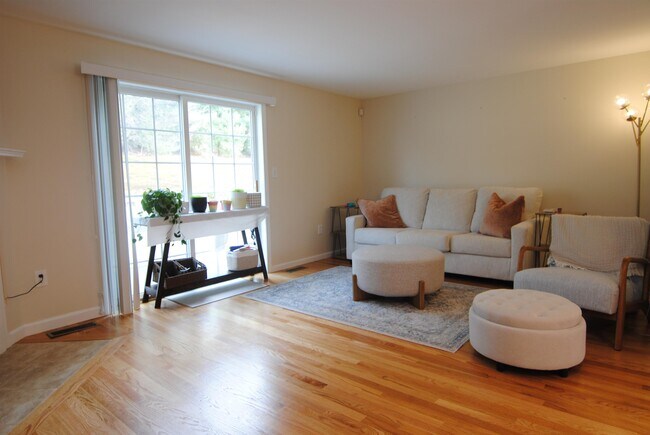 Building Photo - 109 Overlook Cir