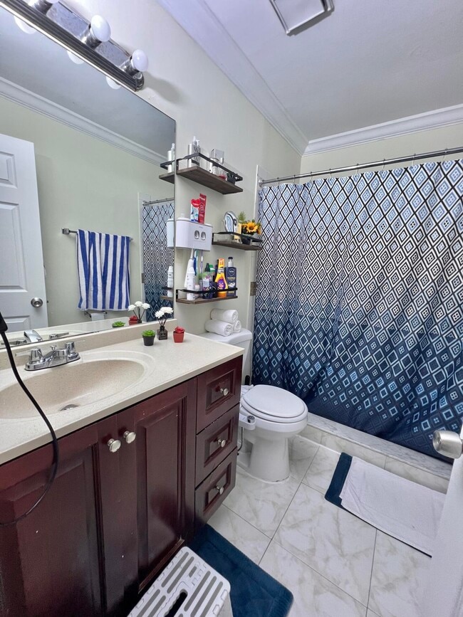 Building Photo - 6604 Dockside Cir