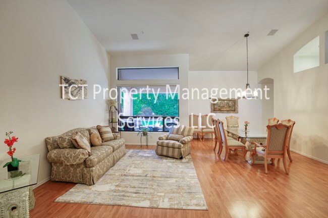 Building Photo - Spacious Four Bedroom Home in Scottsdale