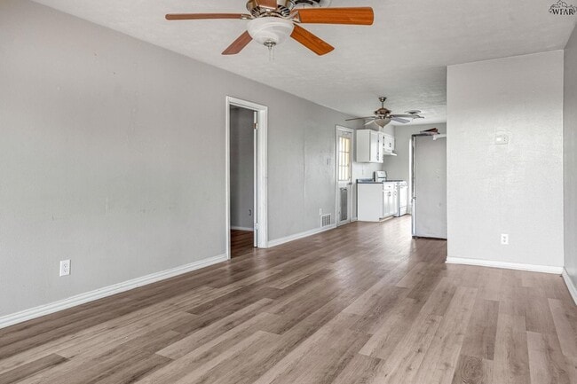 Building Photo - 1811 Deer Park Way