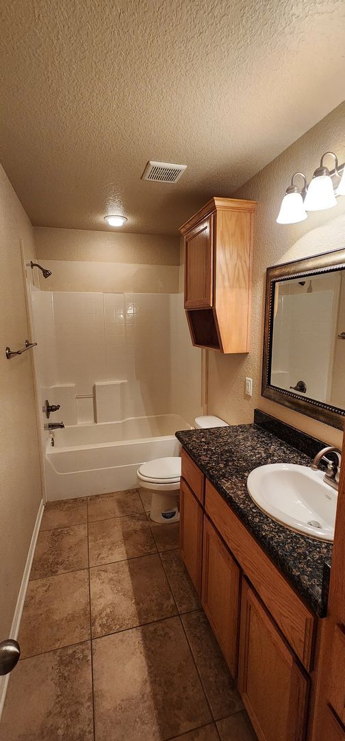 Building Photo - 3 Bedroom 2 bath Duplex South Killeen