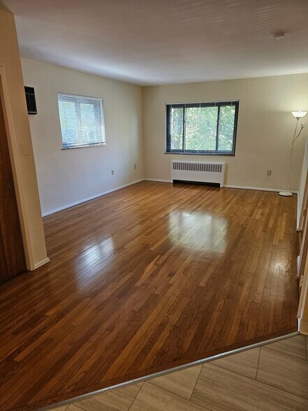 Primary Photo - 545 Howell Ave