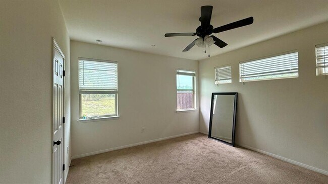Building Photo - 3240 E Whitestone Blvd