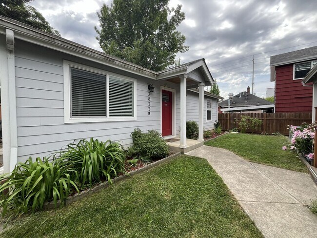 Building Photo - Modern Kerns 2BD ADU - Walk to Portland's Best Dining, Coffee and Nightlife