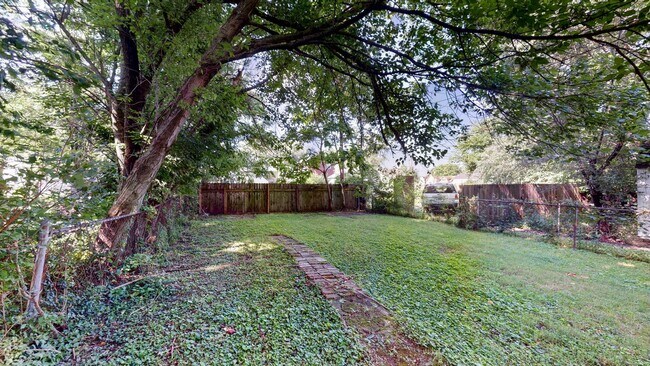 Building Photo - HOUSE FOR RENT