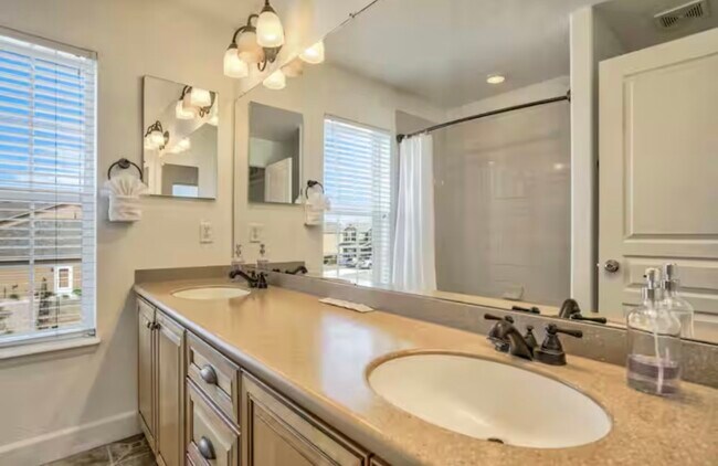 Building Photo - 10904 Cascading Spring Cir