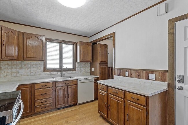 Building Photo - 59 Clarendon Ave