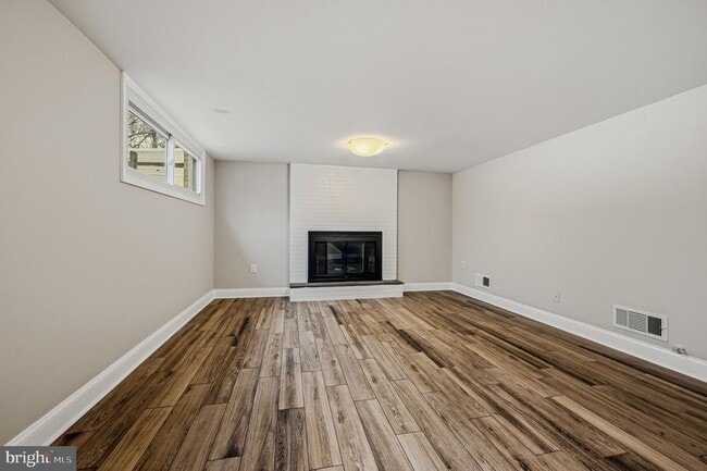 Building Photo - 1513 Fresno Rd