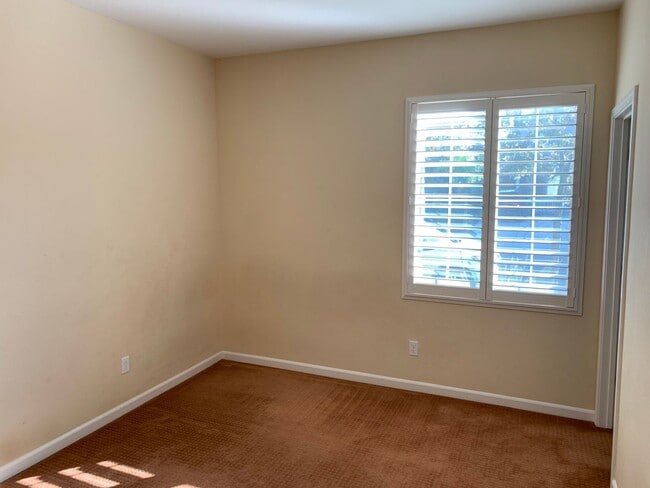 Building Photo - Beautiful 5 Bedroom, 3.5 Bath Mountain House Home W/ Office