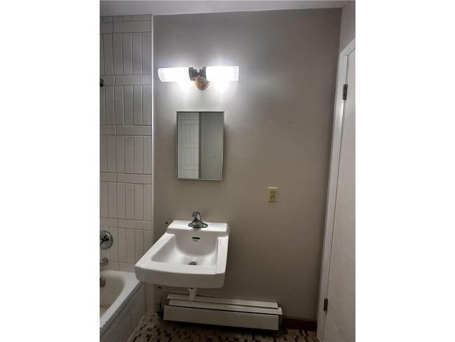 Building Photo - 453 13th Ave NW