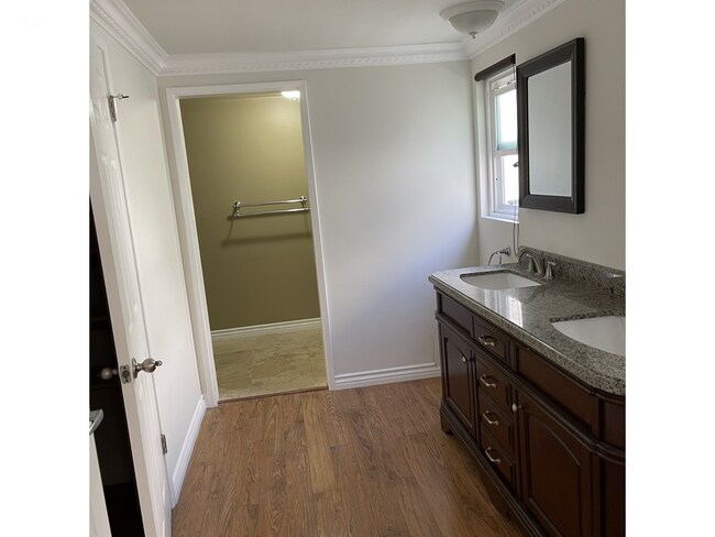 Building Photo - 610 S Orange Grove Blvd