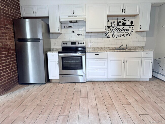 Primary Photo - 14 Dubois St