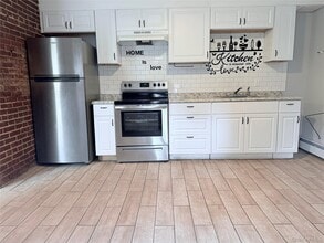 Building Photo - 14 Dubois St