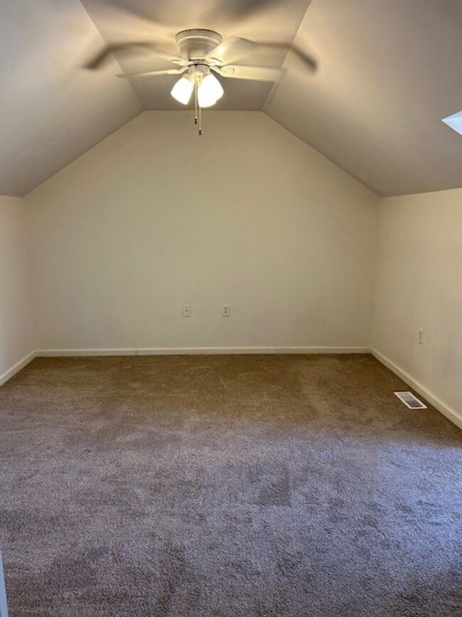 Building Photo - 3 Bedroom 1.5 Bath in Central School District